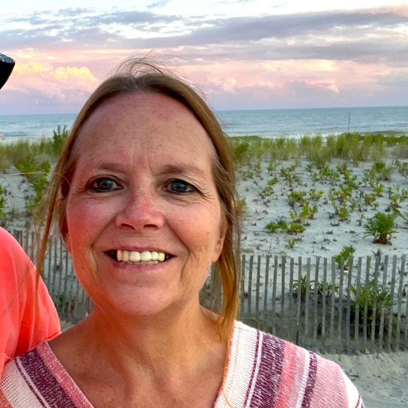 Meet your Posher, Lisa - Picture 1 of 1